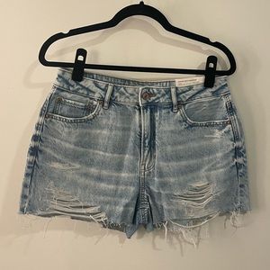 A HIGH-WAISTED DENIM TOMGIRL MIDI SHORT